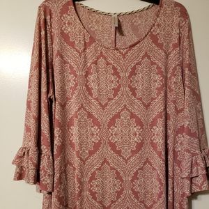 Knee length dress with ruffle sleeves